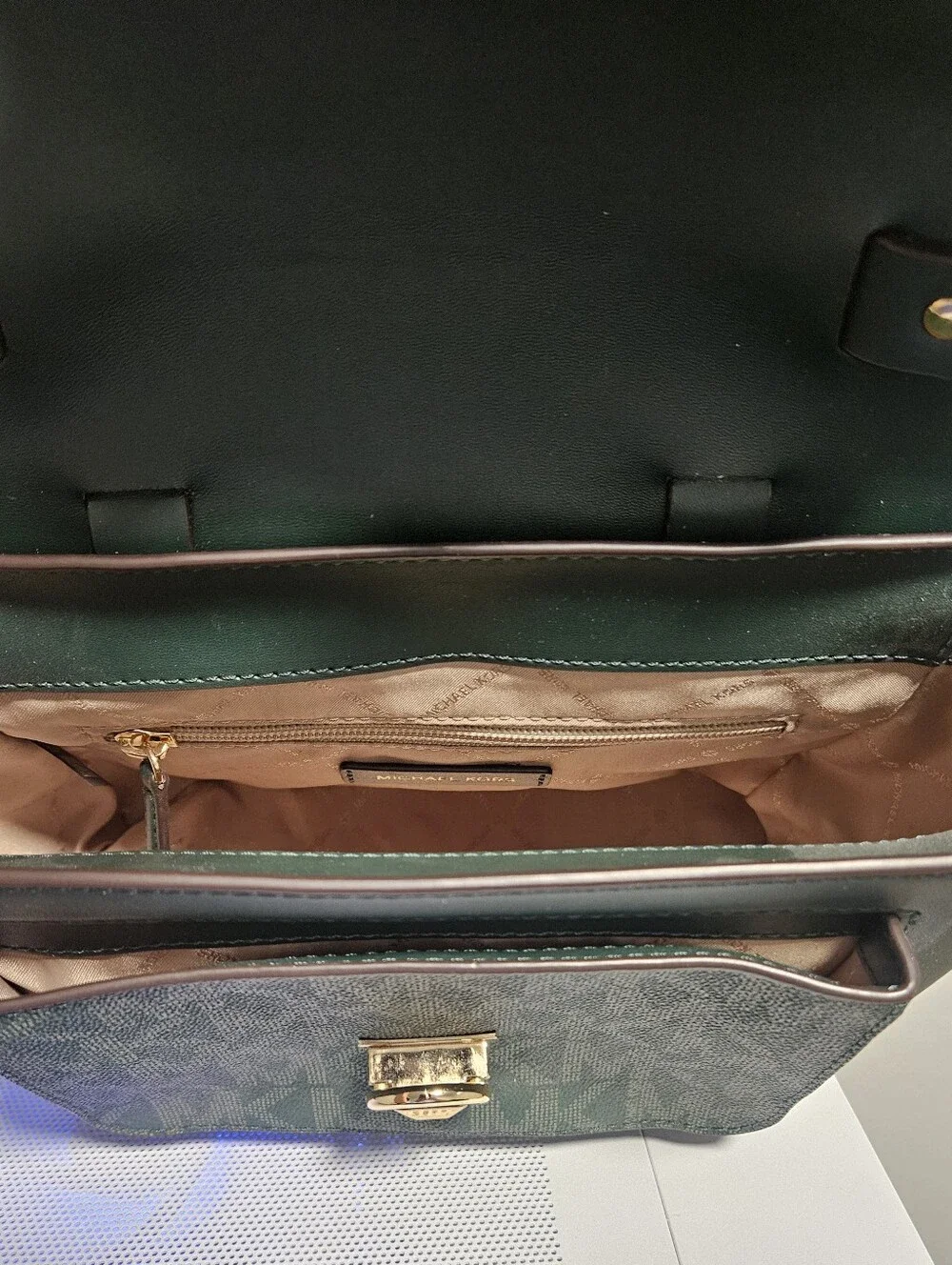 Michael Kors Manhattan Medium Leather Satchel. Racer Green - Picture 8 of 9